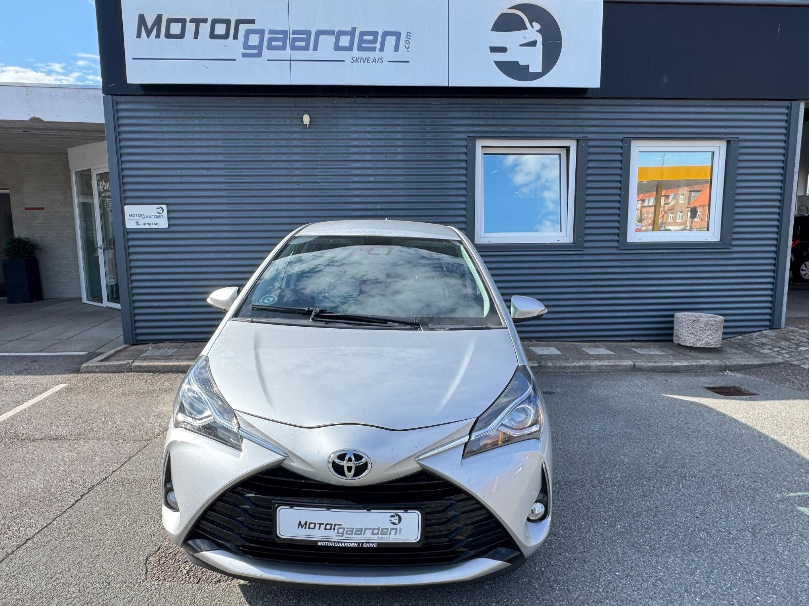 Sølv Toyota Yaris fra 2020