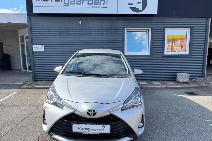 Sølv Toyota Yaris fra 2020