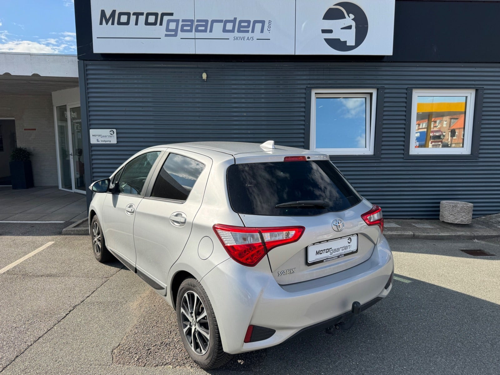 Sølv Toyota Yaris fra 2020