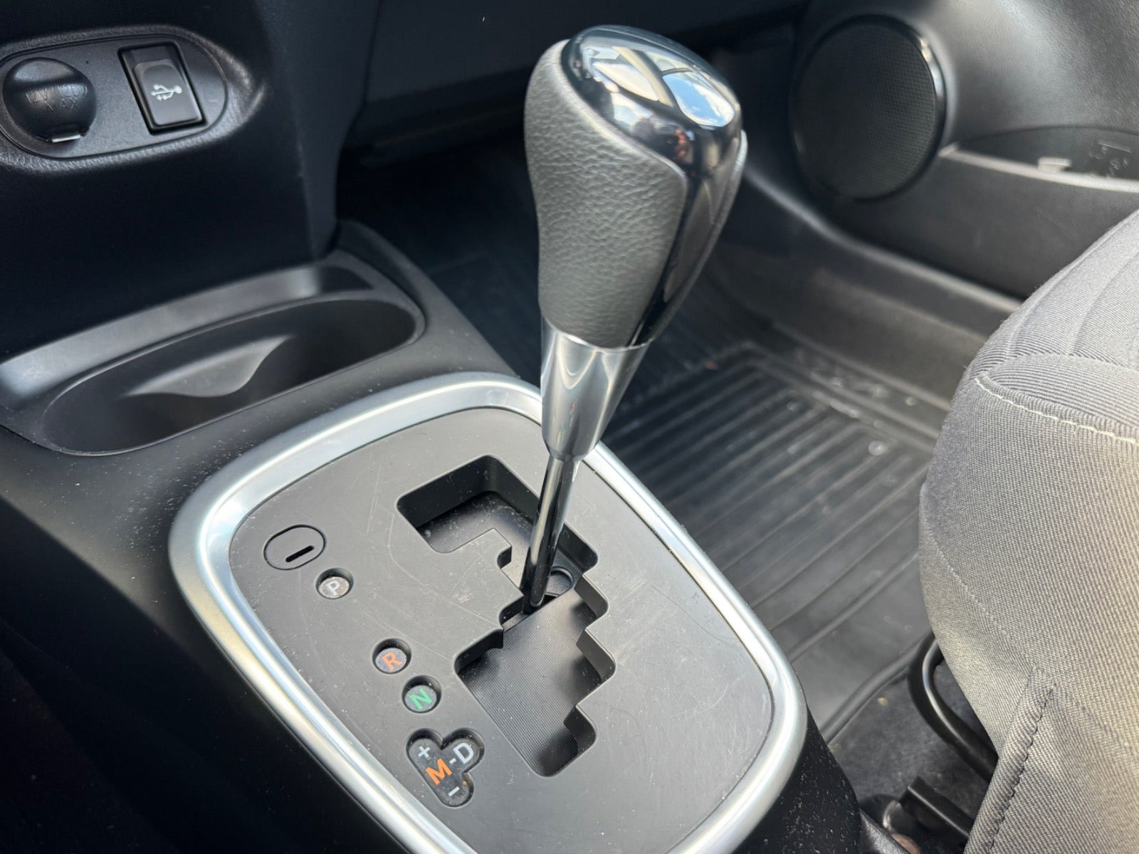 Sølv Toyota Yaris fra 2020