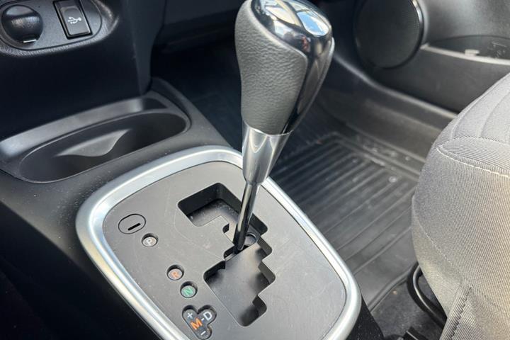 Sølv Toyota Yaris fra 2020