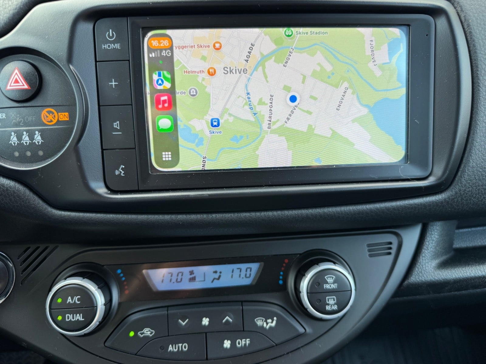 Sølv Toyota Yaris fra 2020
