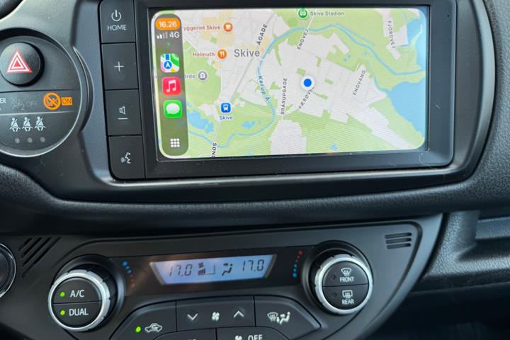 Sølv Toyota Yaris fra 2020