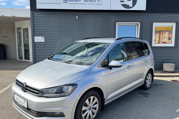 Sølv VW Touran fra 2021