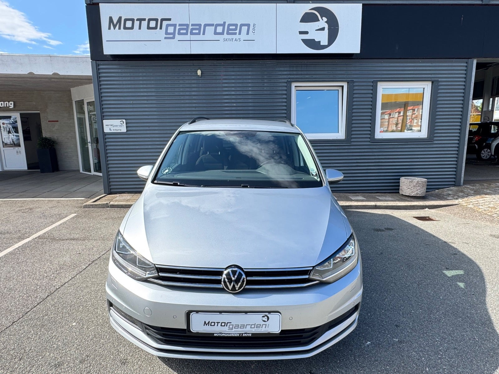 Sølv VW Touran fra 2021