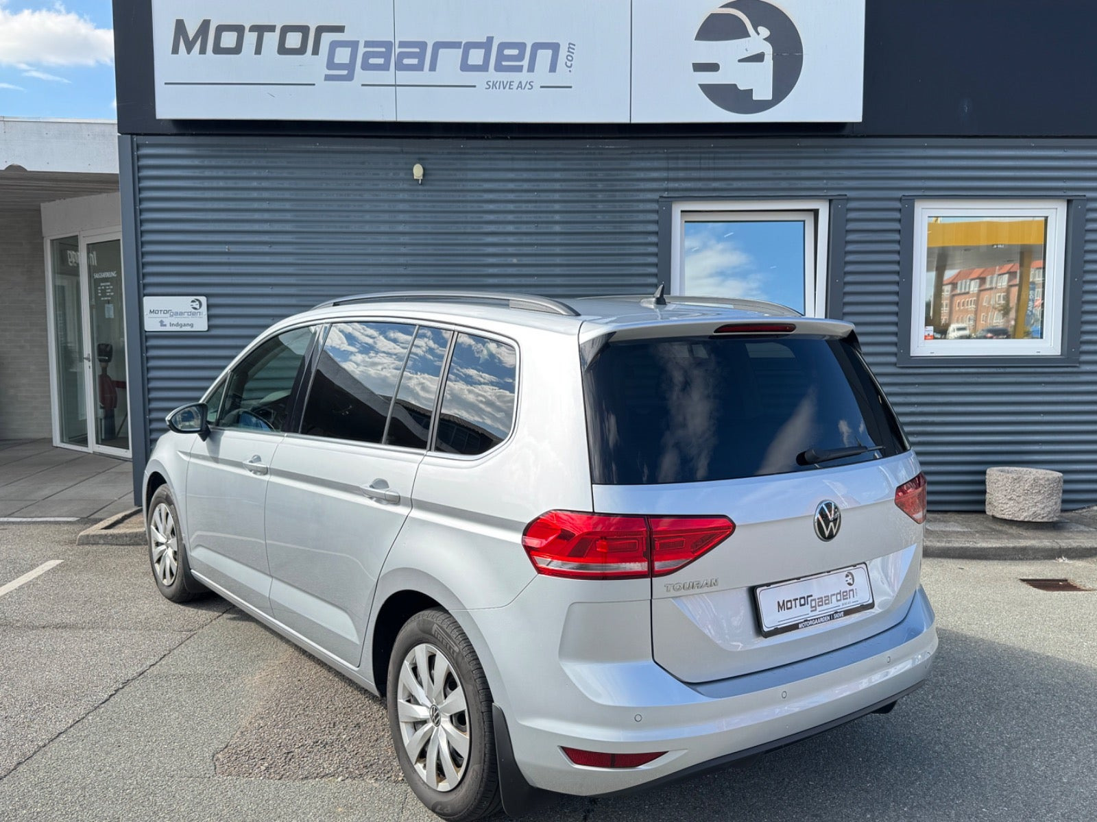 Sølv VW Touran fra 2021