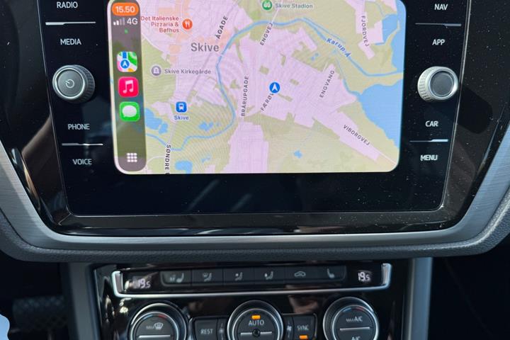 Sølv VW Touran fra 2021