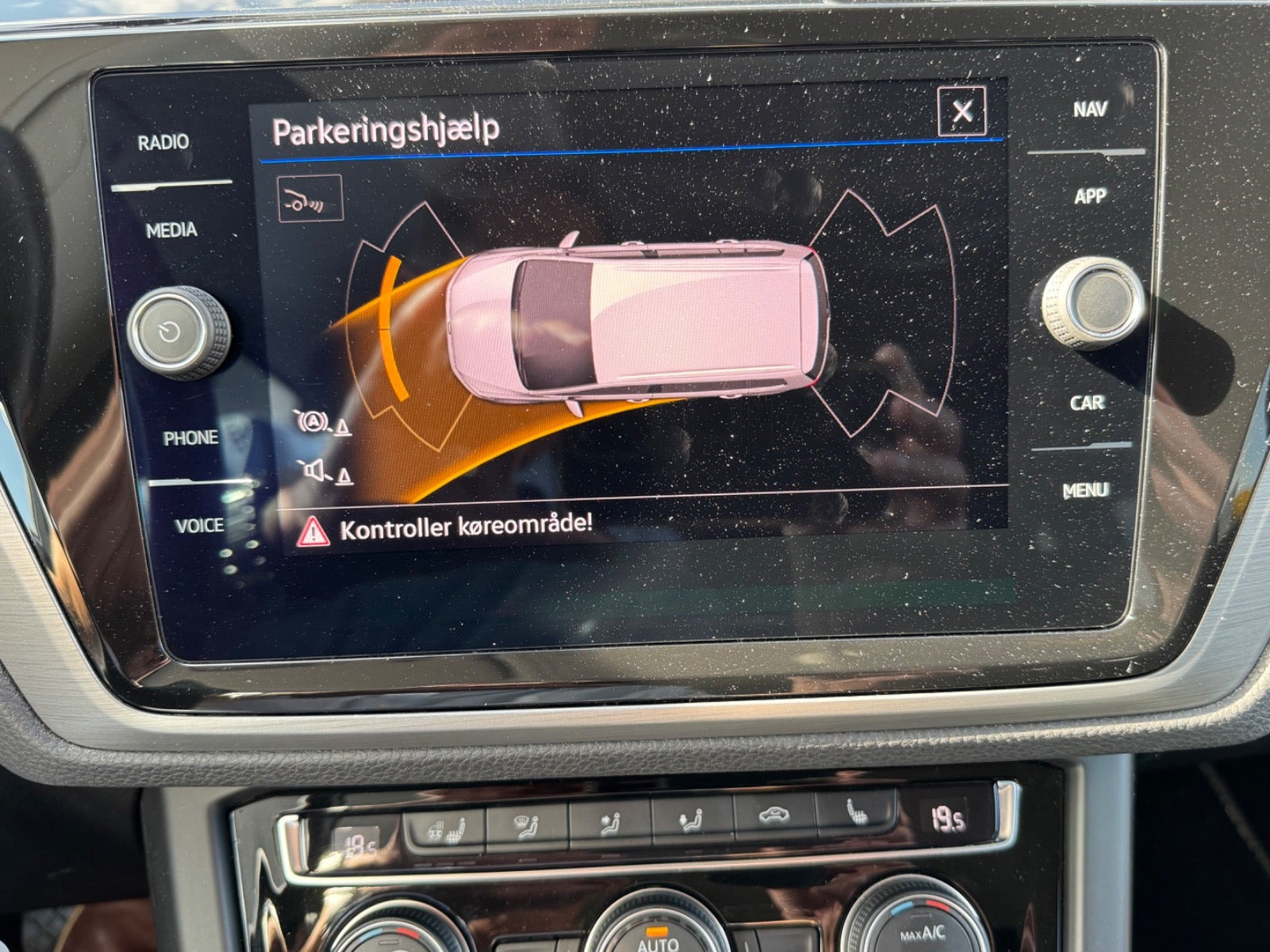 Sølv VW Touran fra 2021