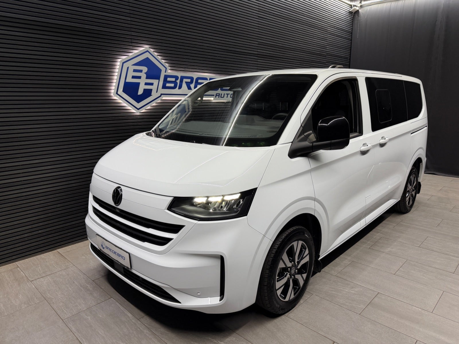 VW e-Caravelle 64 Life SWB