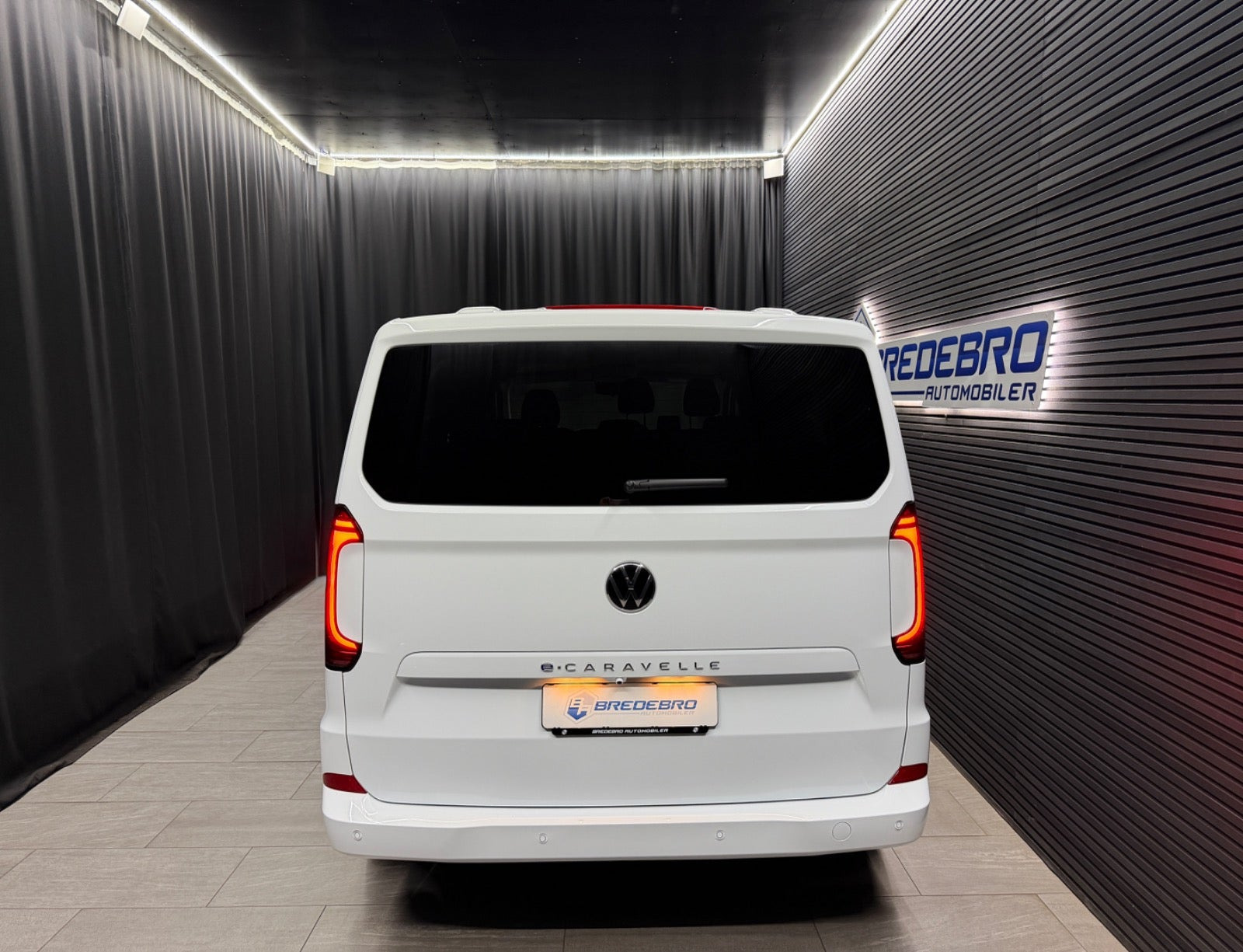 Hvid VW e-Caravelle fra 2025