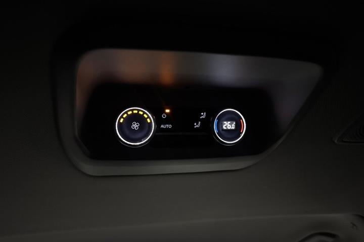 Hvid VW e-Caravelle fra 2025