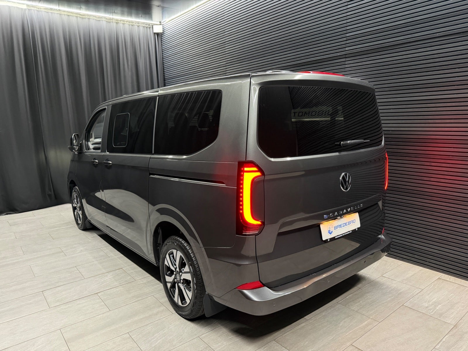 Grå VW e-Caravelle fra 2025