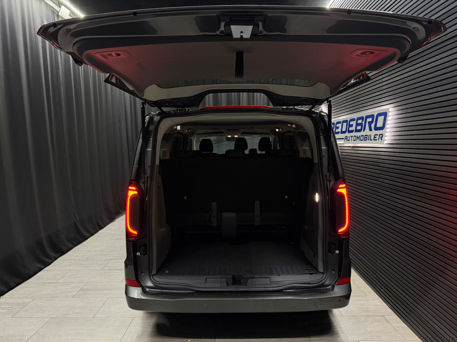 Grå VW e-Caravelle fra 2025