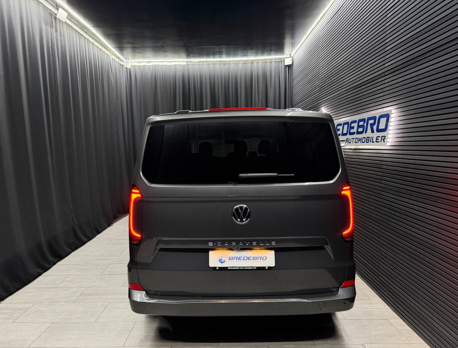 Grå VW e-Caravelle fra 2025