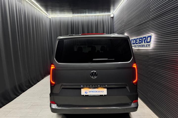 Grå VW e-Caravelle fra 2025