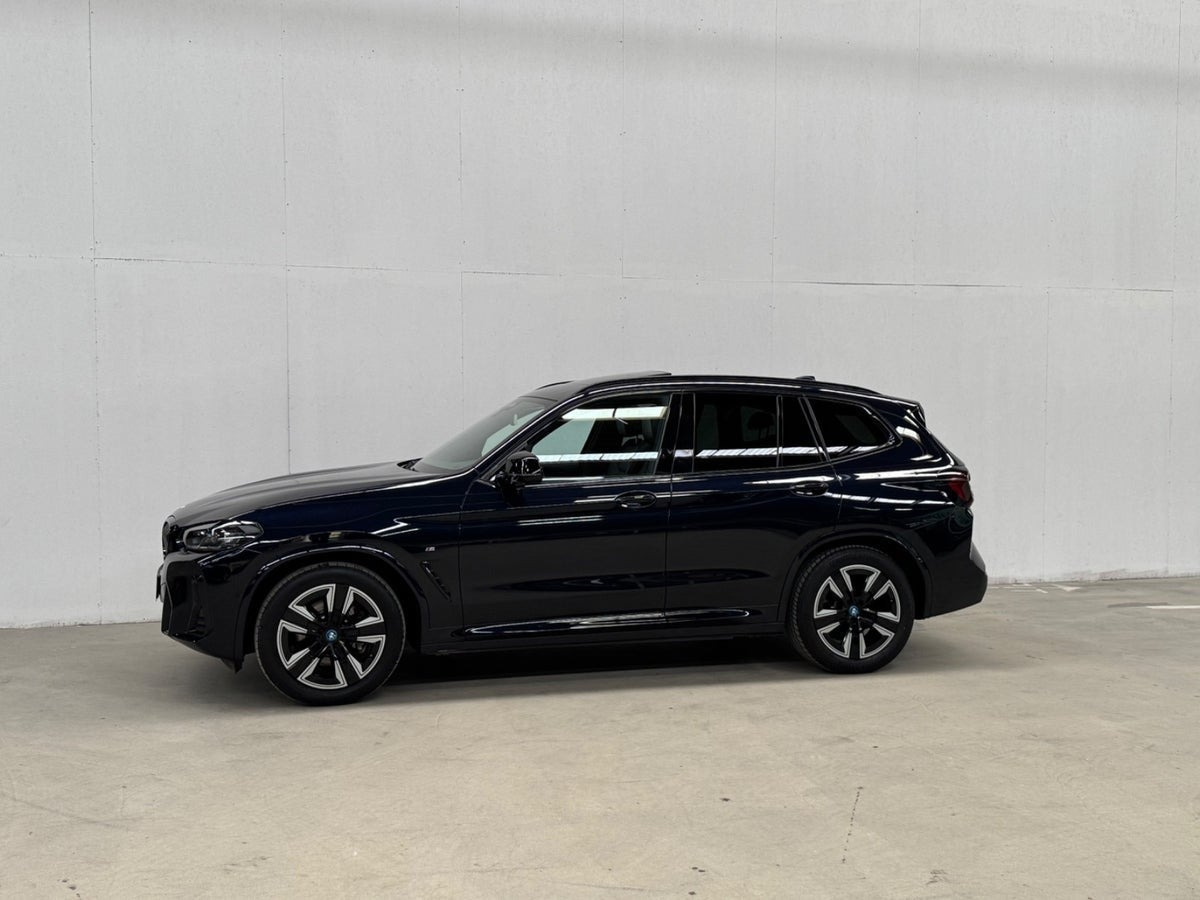 Sort BMW iX3 fra 2023