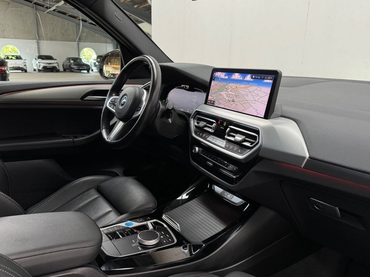 Sort BMW iX3 fra 2023