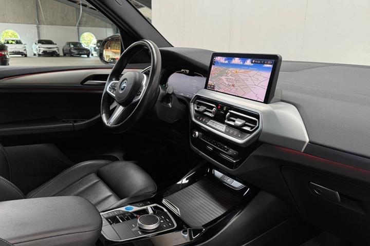 Sort BMW iX3 fra 2023