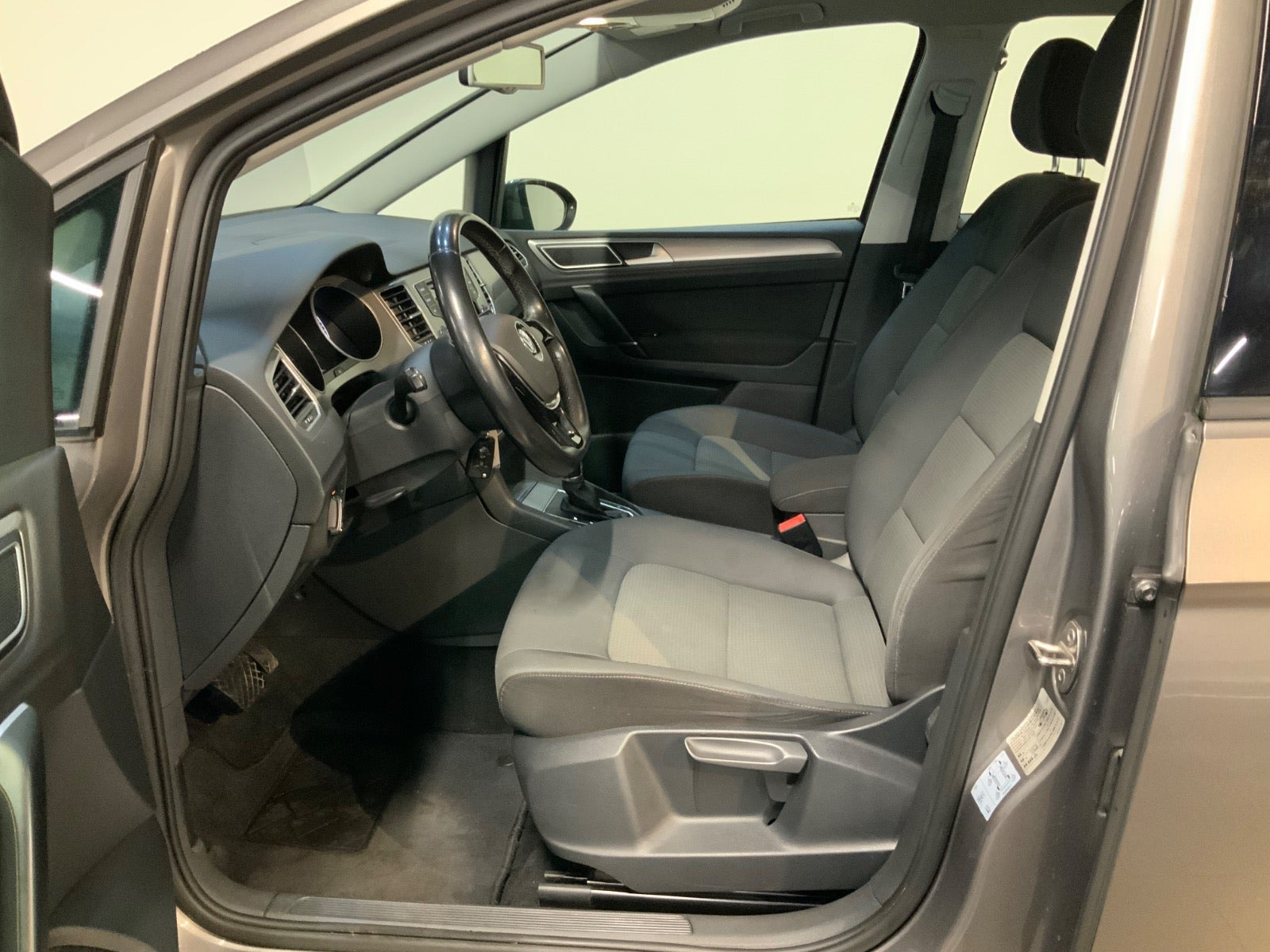 Grå VW Golf Sportsvan fra 2015