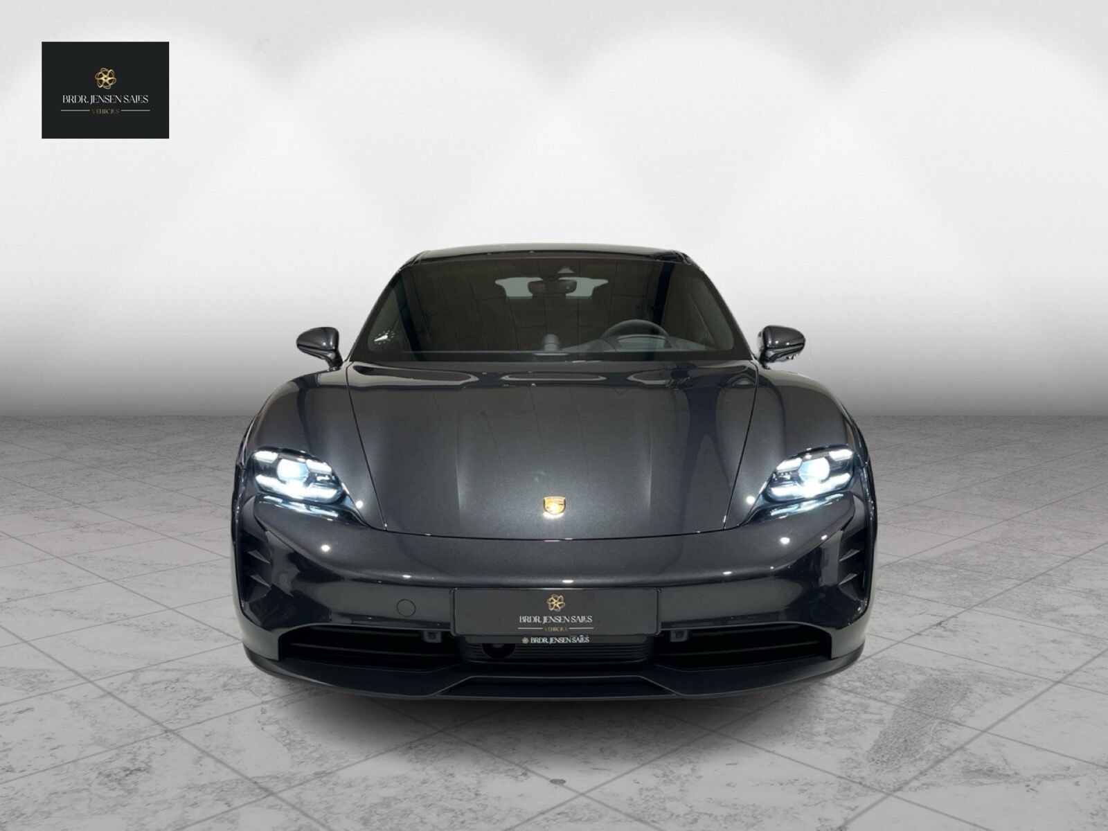 Grå Porsche Taycan fra 2022