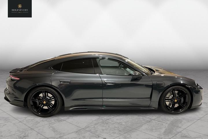 Grå Porsche Taycan fra 2022