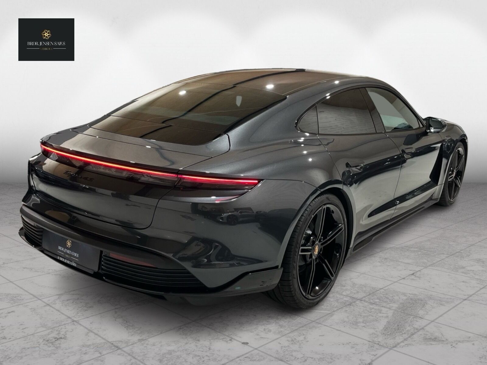 Grå Porsche Taycan fra 2022