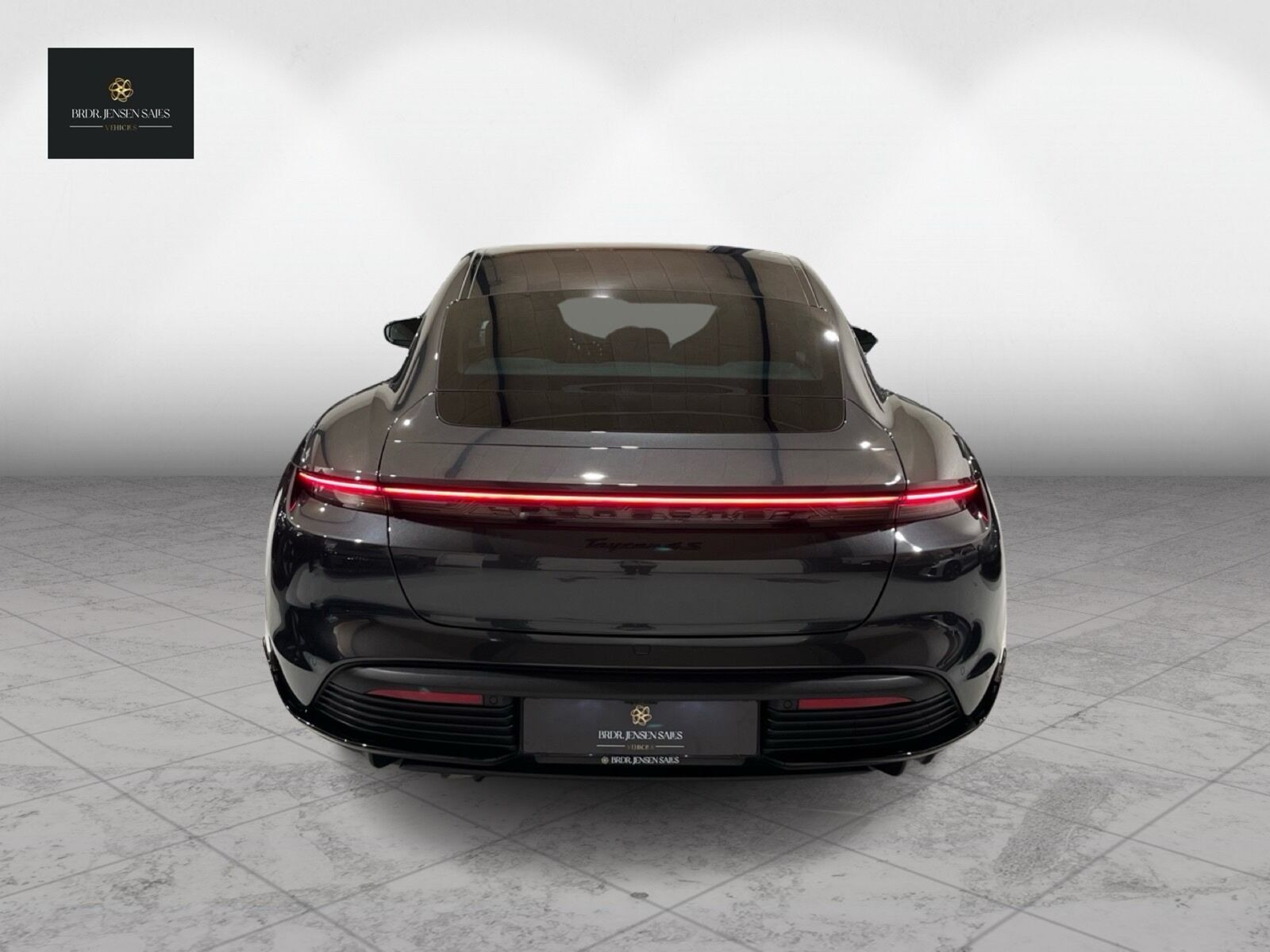 Grå Porsche Taycan fra 2022