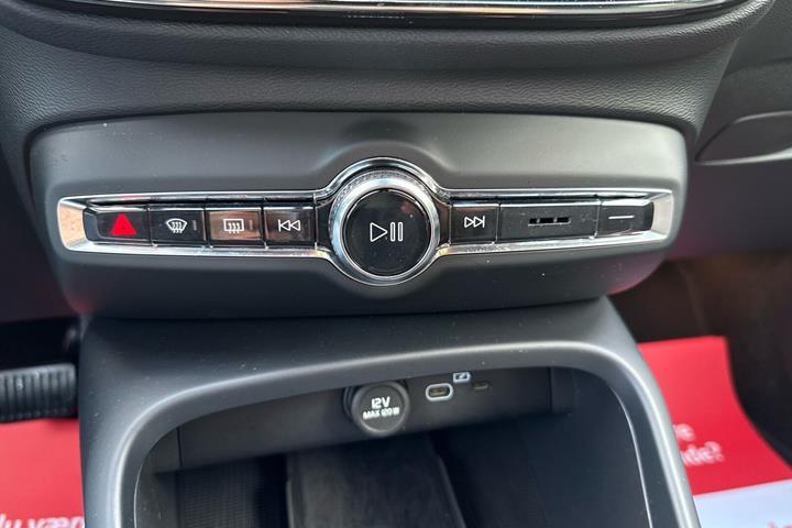 Sort Volvo XC40 fra 2023