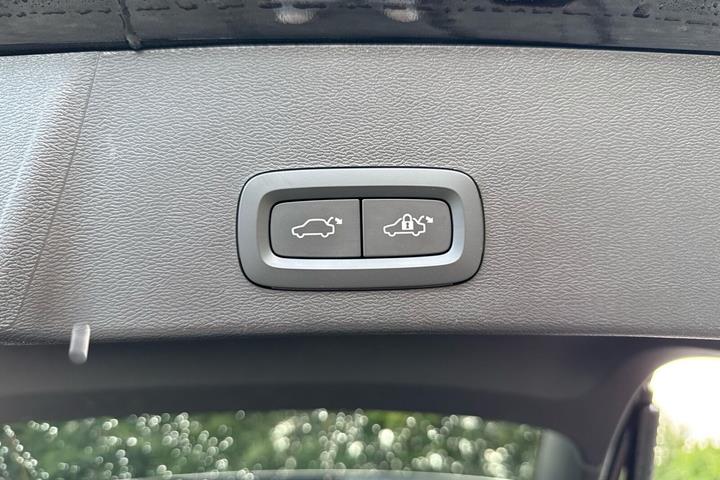 Sort Volvo XC40 fra 2023