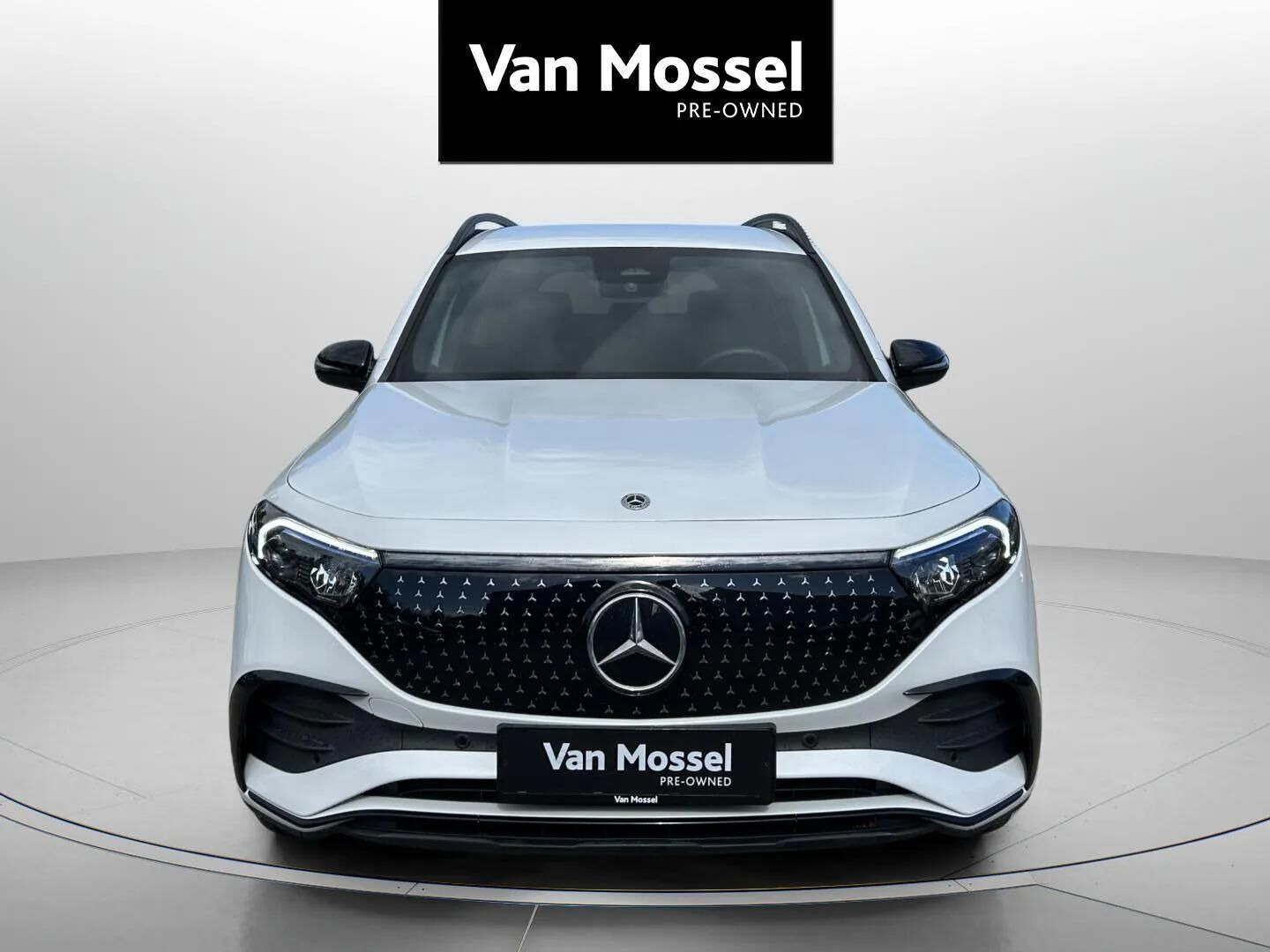 Hvid Mercedes EQB 250+ fra 2024