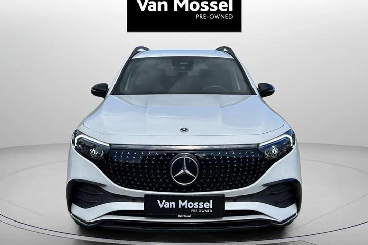 Hvid Mercedes EQB 250+ fra 2024