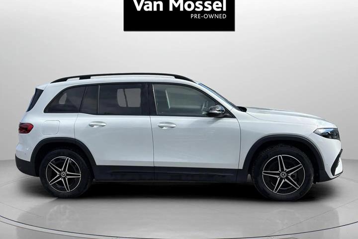 Hvid Mercedes EQB 250+ fra 2024