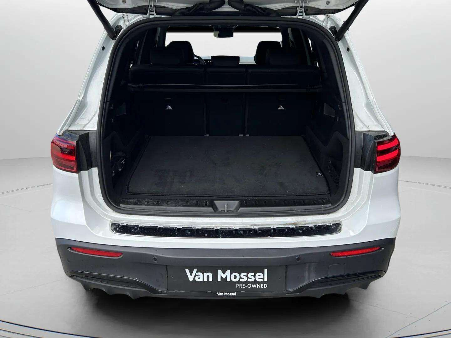Hvid Mercedes EQB 250+ fra 2024