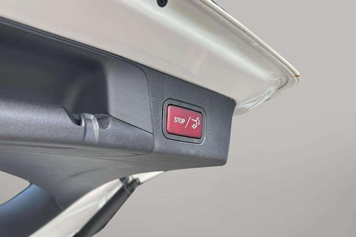 Hvid Mercedes EQB 250+ fra 2024