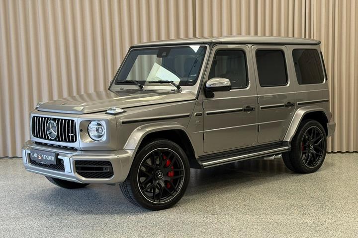 Grå Mercedes G63 fra 2020 set udefra