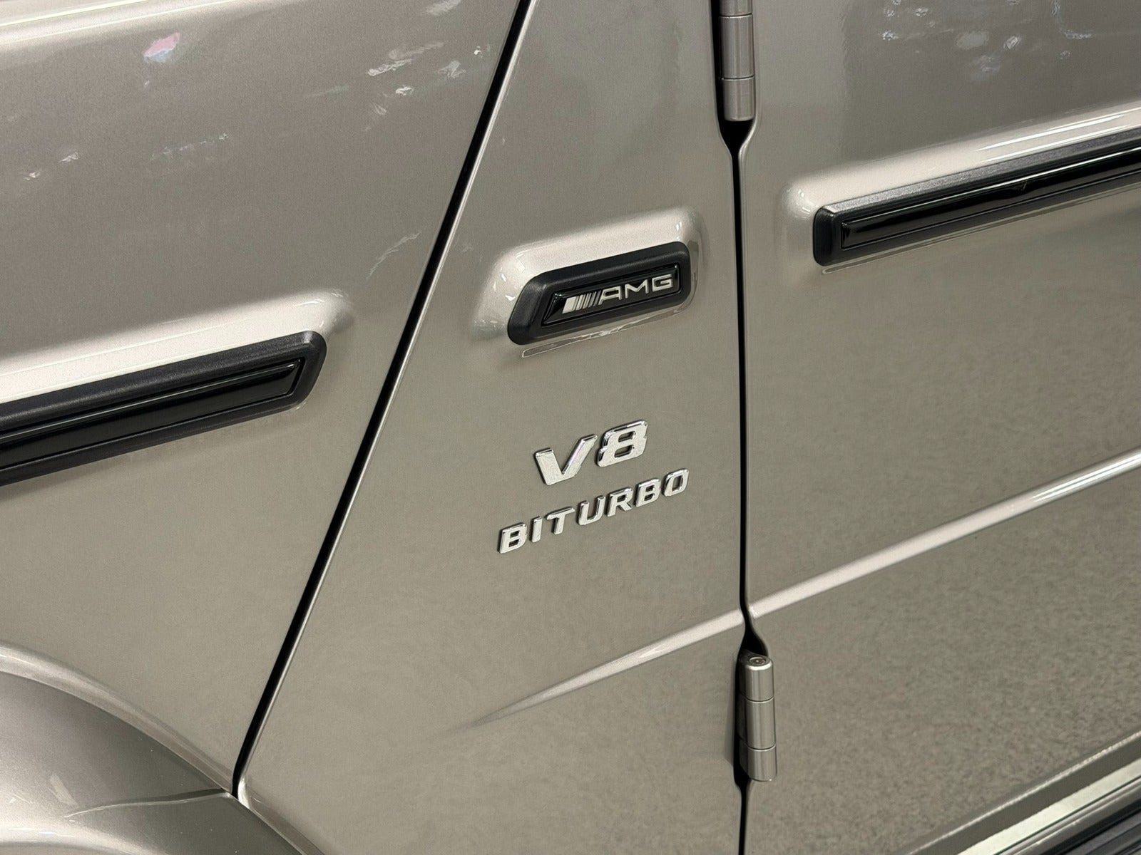 Grå Mercedes G63 fra 2020