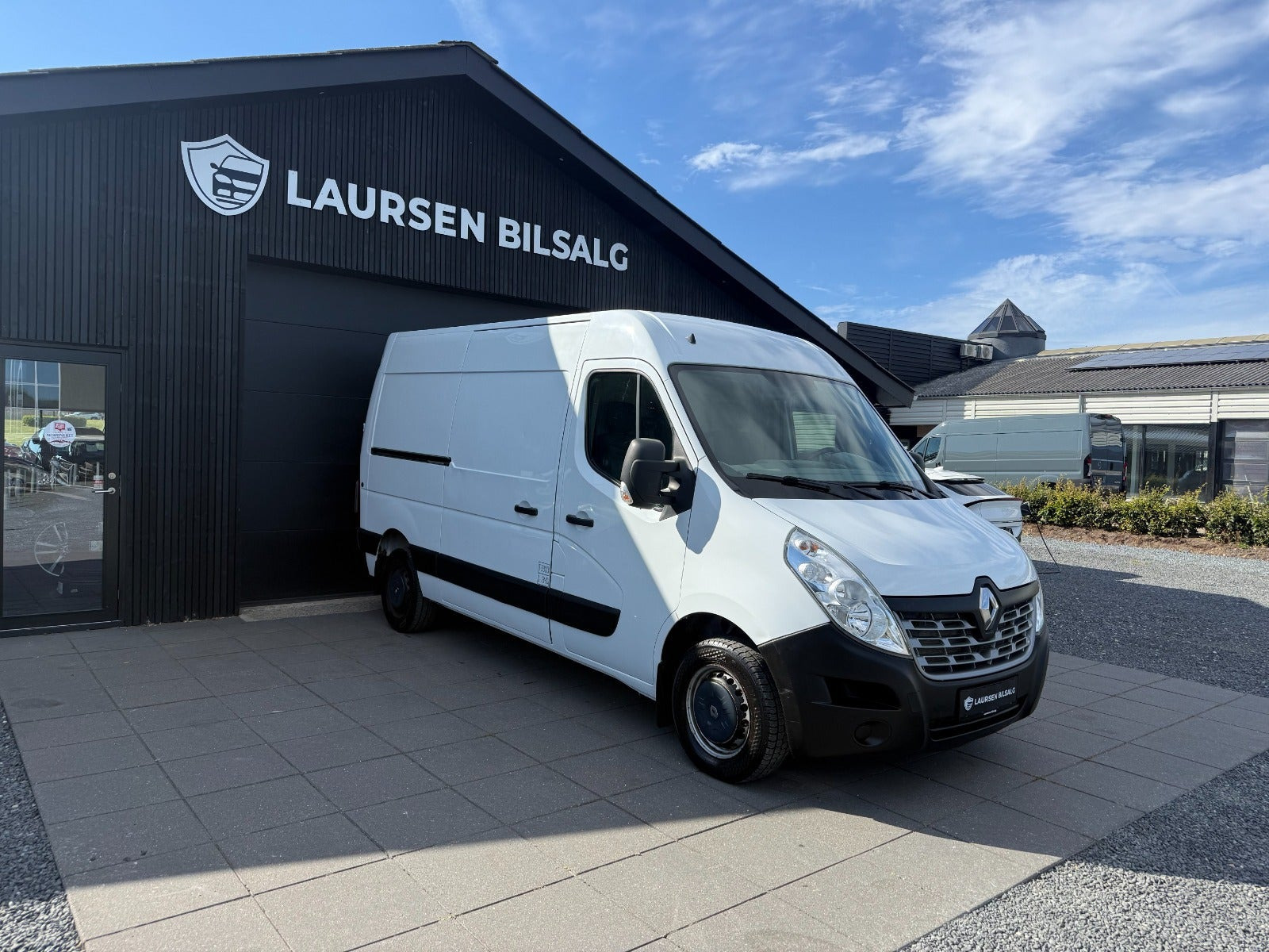 Renault Master III T35 2,3 dCi 135 L2H2 Kassevogn