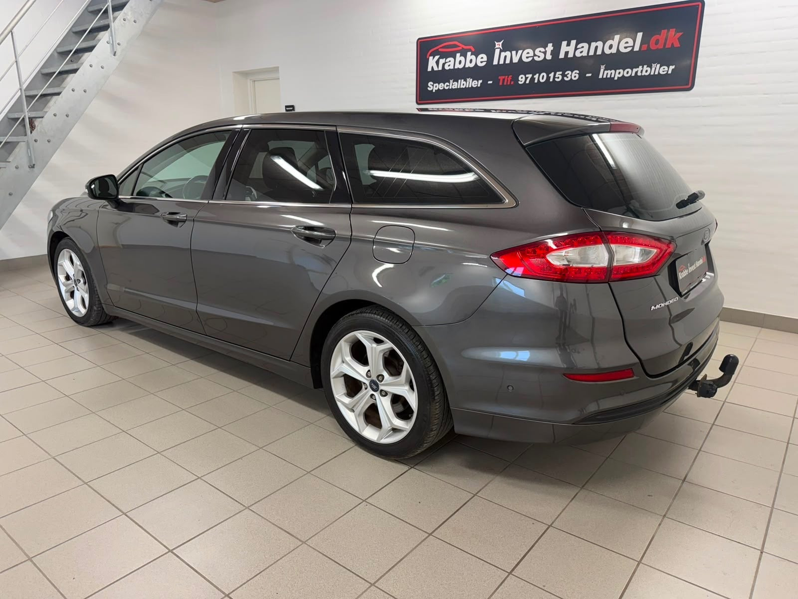 Grå Ford Mondeo fra 2015