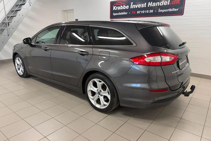 Grå Ford Mondeo fra 2015