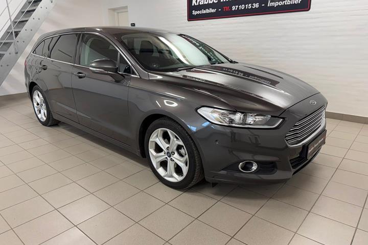 Grå Ford Mondeo fra 2015