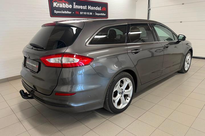 Grå Ford Mondeo fra 2015