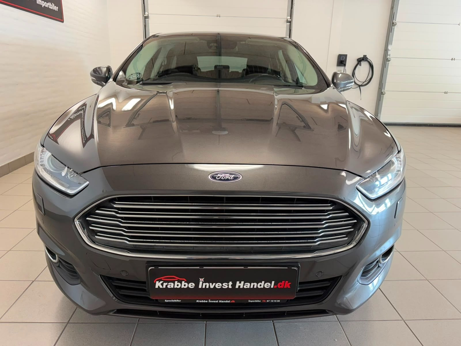 Grå Ford Mondeo fra 2015
