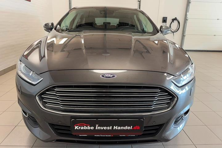 Grå Ford Mondeo fra 2015