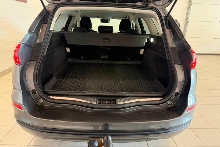 Grå Ford Mondeo fra 2015