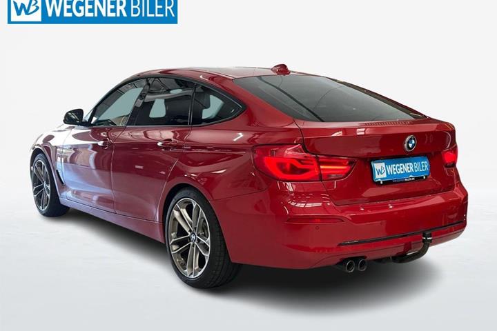 Rød BMW 320d fra 2017