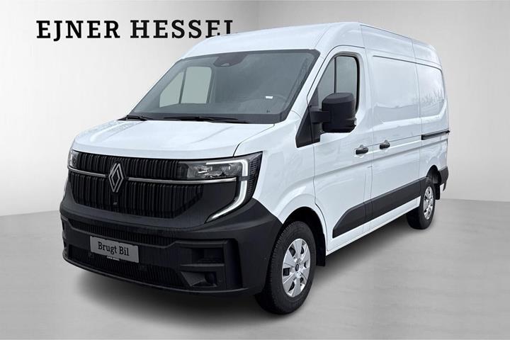 Hvid Renault Master V T33 fra 2025 set udefra
