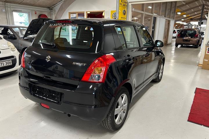 Sort Suzuki Swift fra 2008
