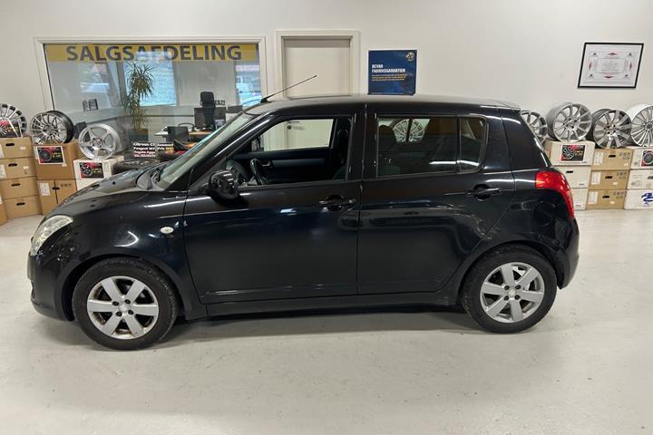 Sort Suzuki Swift fra 2008