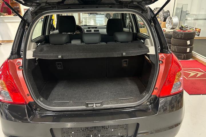 Sort Suzuki Swift fra 2008