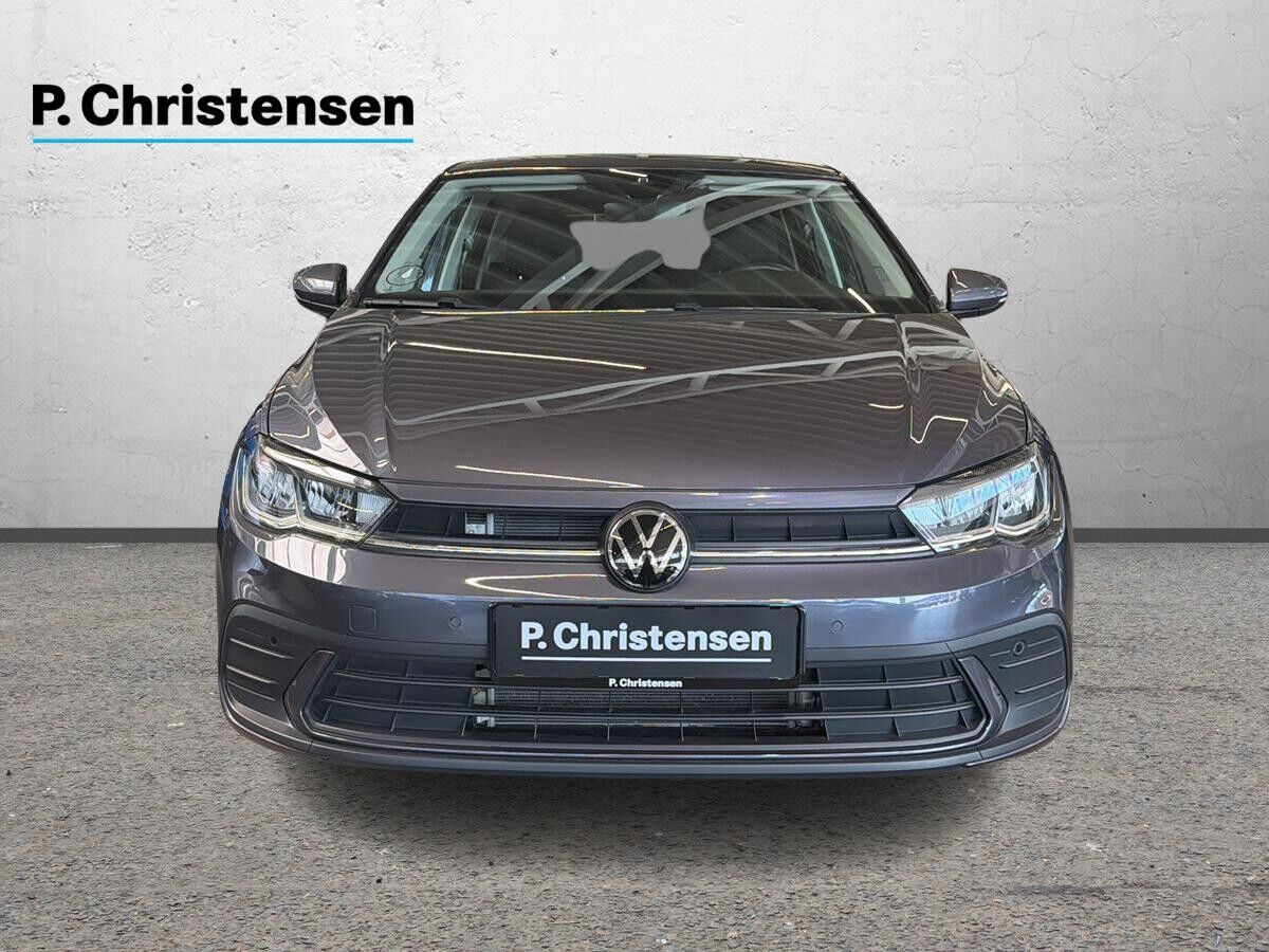 Grå VW Polo fra 2023